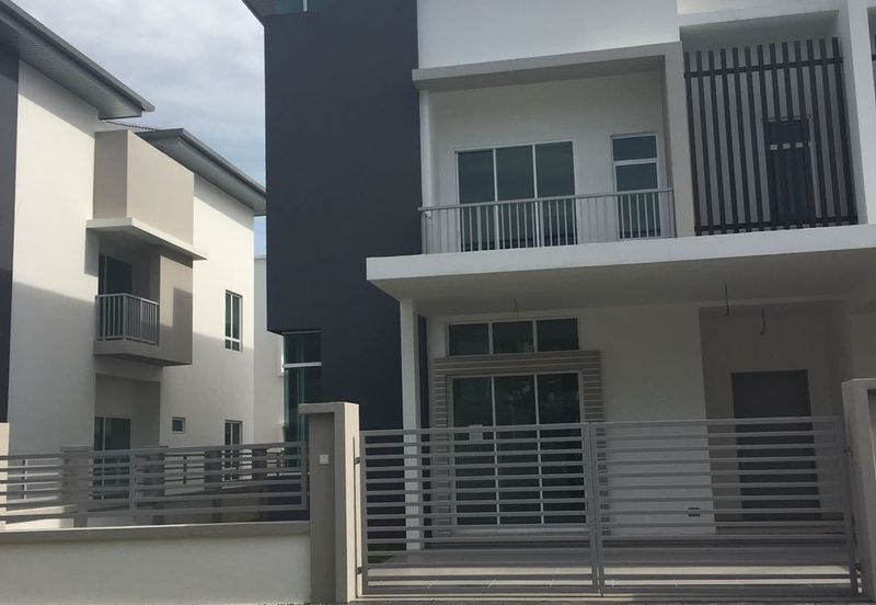 Semi D house for at Canary Garden Bdr Bestari 