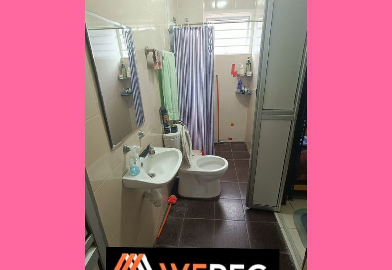 Double Storey house for sale at Tmn Sentosa klang 