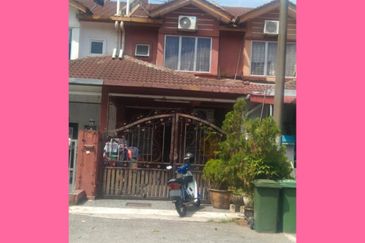 Double Storey house for sale at tepi sungai klang 
