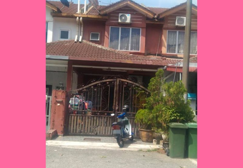 Double Storey house for sale at tepi sungai klang 