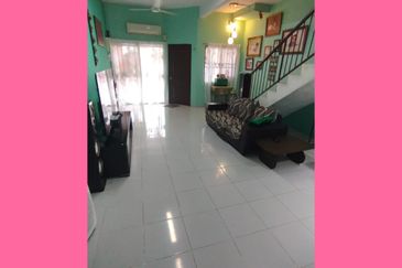 Double Storey house for sale at tepi sungai klang 