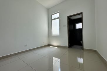 New Double Storey end lot for sale at Bandar bayuemas klang