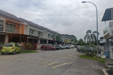 Double Storey End lot for Rental at Taman Plumeria Jenjarom banting 