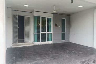 Double Storey End lot for Rental at Taman Plumeria Jenjarom banting 