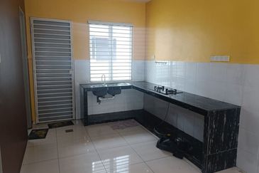 Double Storey End lot for Rental at Taman Plumeria Jenjarom banting 