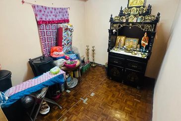 Shop lot apartment for sale at bukit tinggi klang 