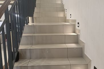 Double Storey house for sale Robin Rimbayu Telok Panglima Garang 