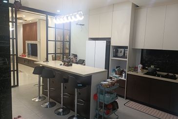 Double Storey house for sale Robin Rimbayu Telok Panglima Garang 