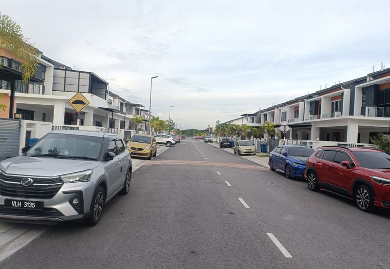 Double Storey house for sale Robin Rimbayu Telok Panglima Garang 