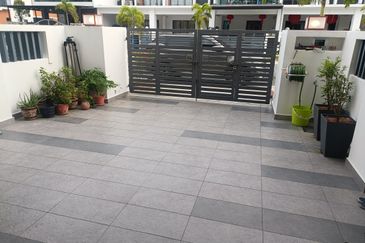 Double Storey house for sale Robin Rimbayu Telok Panglima Garang 