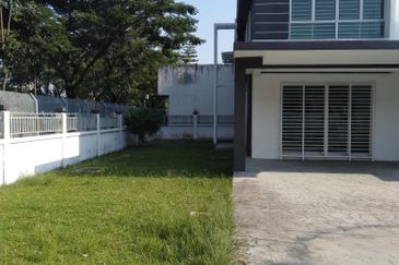 Double Storey Semi D Cluster for Sale at Bandar Parkland Klang