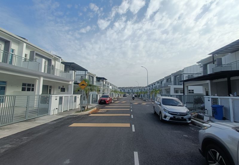 Bandar Mahkota Banting (Brooklands)