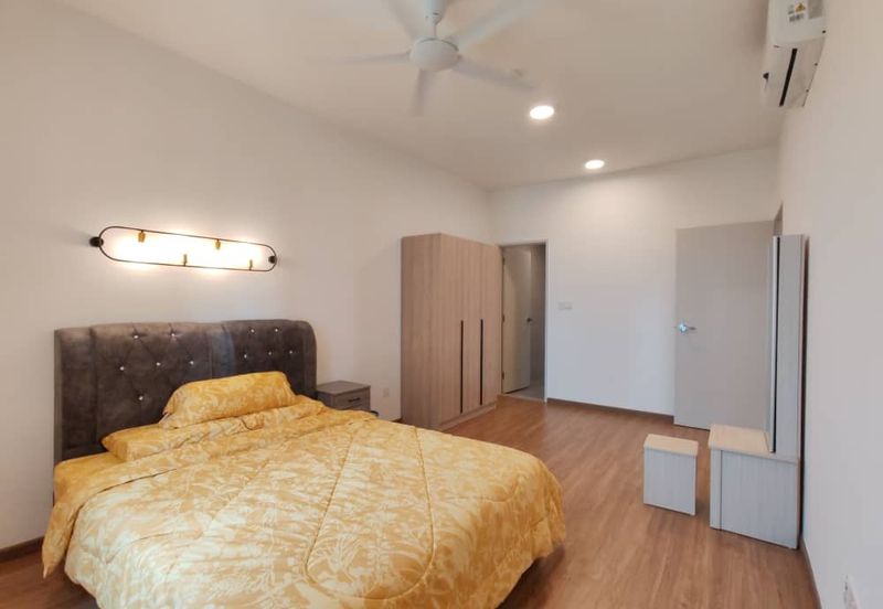 The Tresor @ Gravit 8 *