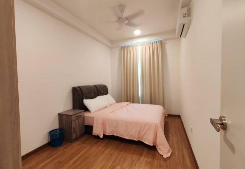 The Tresor @ Gravit 8 *