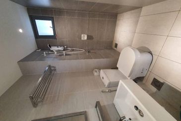 Adria Residence @ Gravit8