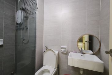 Gravit8 @ Klang South