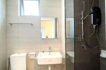 Gravit8 @ Klang South