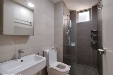 Gravit8 @ Klang South