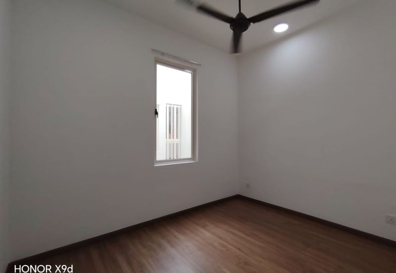 Gravit8 @ Klang South