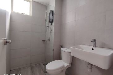 Gravit8 @ Klang South