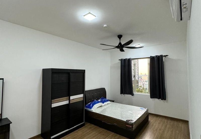 The Tresor @ Gravit 8 *