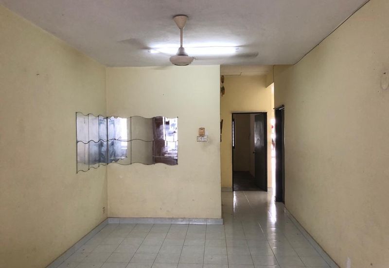 Taman Kristal, Dengkil