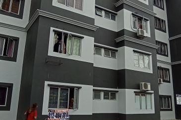 Lily Apartment, Taman Saujana Utama