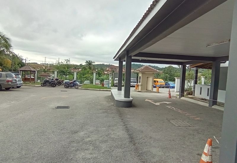 Lily Apartment, Taman Saujana Utama