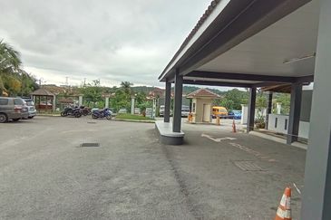 Lily Apartment, Taman Saujana Utama