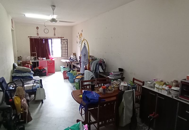 Lily Apartment, Taman Saujana Utama