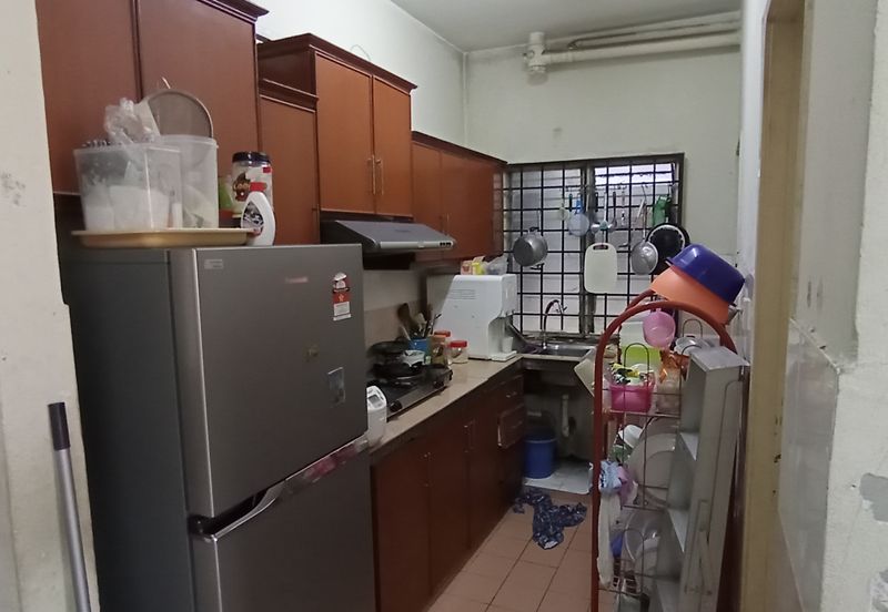 Lily Apartment, Taman Saujana Utama