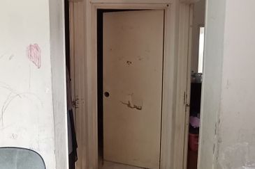 Lily Apartment, Taman Saujana Utama