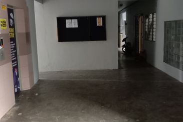 Lily Apartment, Taman Saujana Utama