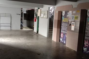 Lily Apartment, Taman Saujana Utama