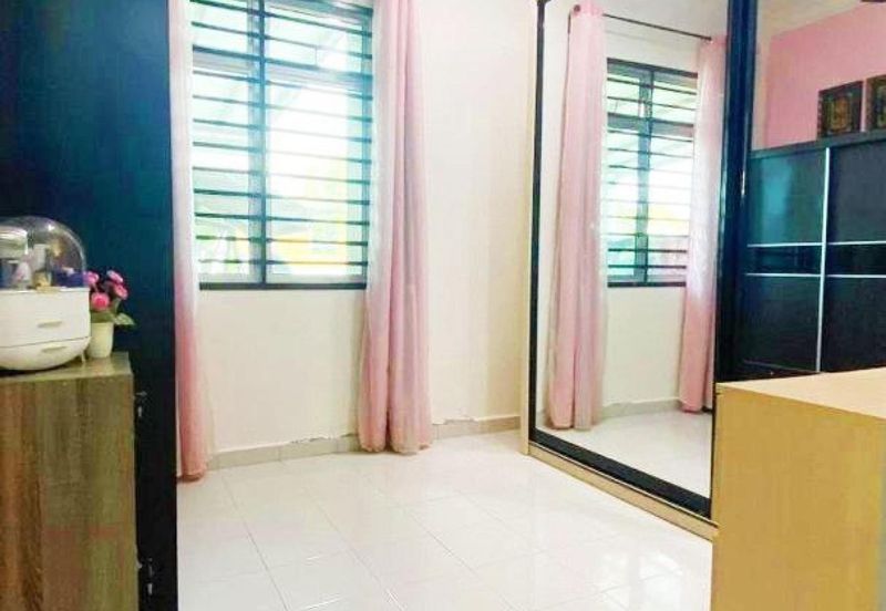 TOWNHOUSE CORNER LOT  TMN KASA HEIGHT,MELAKA (tingkat atas)