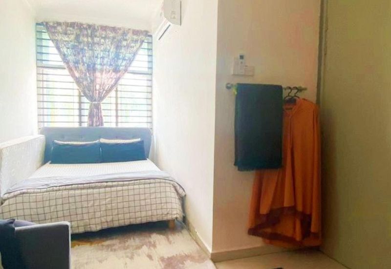 TOWNHOUSE CORNER LOT  TMN KASA HEIGHT,MELAKA (tingkat atas)