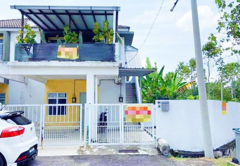 TOWNHOUSE CORNER LOT  TMN KASA HEIGHT,MELAKA (tingkat atas)