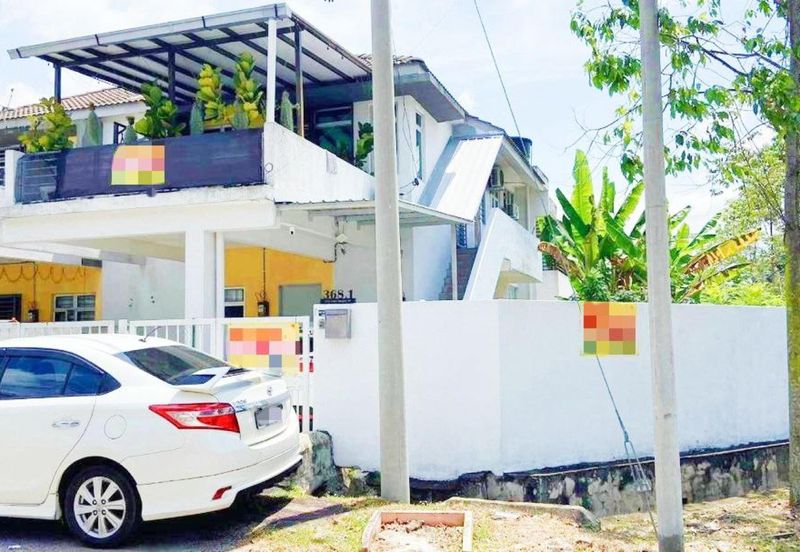 TOWNHOUSE CORNER LOT  TMN KASA HEIGHT,MELAKA (tingkat atas)