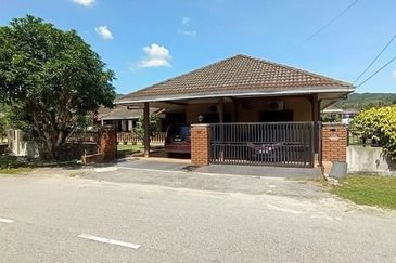 RENOVATED EXTENDED CORNER LOT Banglo Taman Desa Kelisa Ulu Yam Selangor