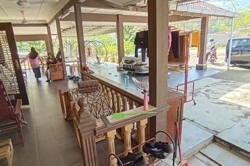 RENOVATED EXTENDED CORNER LOT Banglo Taman Desa Kelisa Ulu Yam Selangor