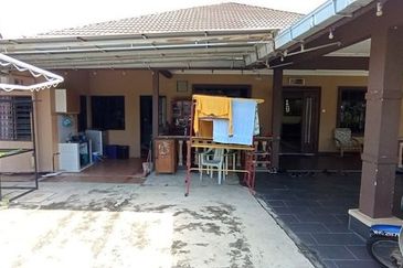 RENOVATED EXTENDED CORNER LOT Banglo Taman Desa Kelisa Ulu Yam Selangor