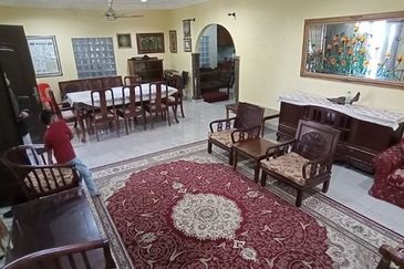 RENOVATED EXTENDED CORNER LOT Banglo Taman Desa Kelisa Ulu Yam Selangor