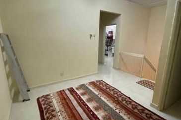 RENOVATED Double Storey Lestari Putra Seri Kembangan LEP 4