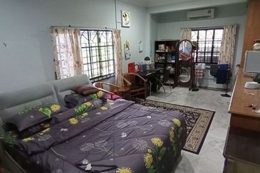 RENOVATED EXTENDED CORNER LOT Banglo Taman Desa Kelisa Ulu Yam Selangor
