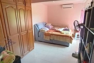 RENOVATED EXTENDED CORNER LOT Banglo Taman Desa Kelisa Ulu Yam Selangor