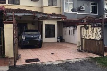 RENOVATED Double Storey Lestari Putra Seri Kembangan LEP 4