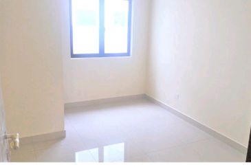 Scarlet, Bandar Rimbayu 