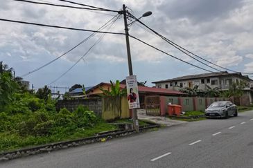 Kampung Sungai Kayu Ara