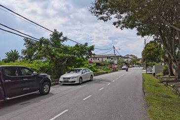 Kampung Sungai Kayu Ara