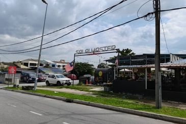 Kampung Sungai Kayu Ara